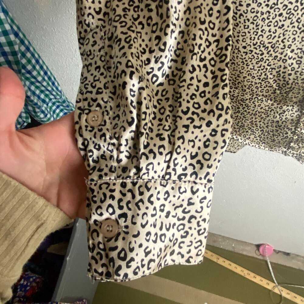 Japna Size L Silky Button Down Blouse Top Leopard Animal Print Neutral Mobwife - Picture 2 of 5